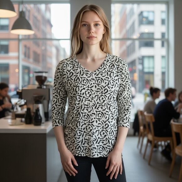 CHICO'S ULTIMATE TEE V-NECK 3/4 LENGTH SLEEVES BLACK AND CREAM SIZE 1 NWOT - Picture 2 of 8